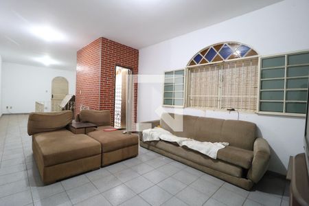 Sala de casa para alugar com 4 quartos, 500m² em Osvaldo Rezende, Uberlândia