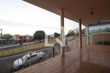 Sacada de casa para alugar com 4 quartos, 500m² em Osvaldo Rezende, Uberlândia