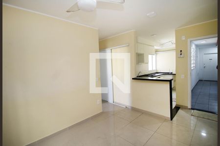 Sala de apartamento para alugar com 2 quartos, 40m² em Brás de Pina, Rio de Janeiro