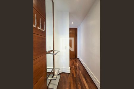 Corredor Entrada de apartamento à venda com 4 quartos, 202m² em Vila Nova Conceição, São Paulo