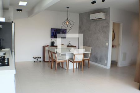 Sala de apartamento à venda com 2 quartos, 90m² em Alphaville Empresarial, Barueri