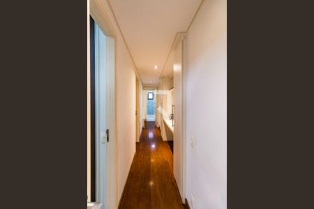 Corredor de apartamento à venda com 3 quartos, 194m² em Vila Suzana, São Paulo