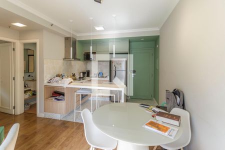 Sala/Cozinha de apartamento à venda com 2 quartos, 51m² em Itaim Bibi, São Paulo