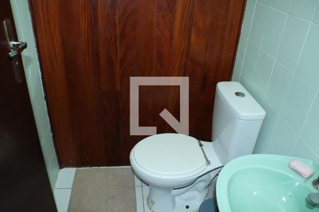 Lavabo de casa de condomínio para alugar com 3 quartos, 3824m² em Vila Santo Antônio, Cotia