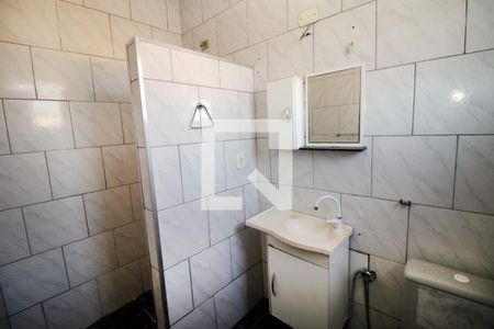 Banheiro de apartamento para alugar com 1 quarto, 36m² em Olaria, Rio de Janeiro