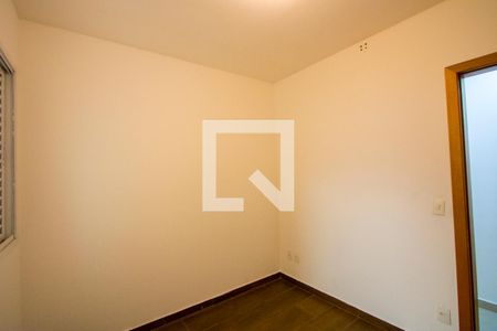 Quarto 2 de apartamento para alugar com 3 quartos, 80m² em Vila Alice, Santo André