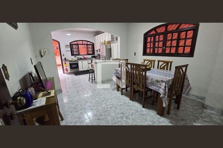 Casa à venda com 4 quartos, 200m² em Vila Camilópolis, Santo André