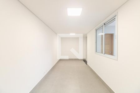 Sala de casa de condomínio para alugar com 2 quartos, 65m² em Vila Gomes Cardim, São Paulo