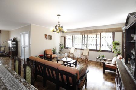 Sala de casa para alugar com 4 quartos, 300m² em Três Figueiras, Porto Alegre