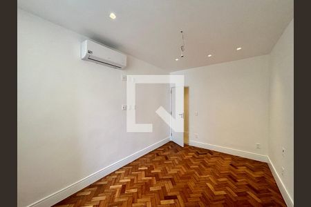 Quarto 1 de apartamento à venda com 3 quartos, 120m² em Copacabana, Rio de Janeiro