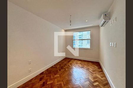 Quarto 1 de apartamento à venda com 3 quartos, 120m² em Copacabana, Rio de Janeiro
