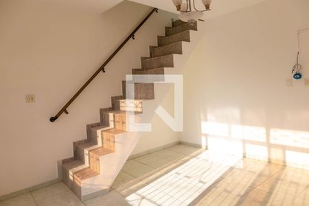 Sala de casa para alugar com 2 quartos, 224m² em Vila Maranduba, Guarulhos