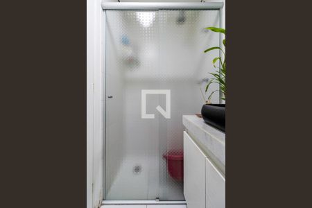 Banheiro de apartamento à venda com 2 quartos, 64m² em Vila Suzana, São Paulo