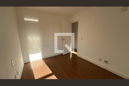 Quarto 3 de apartamento para alugar com 3 quartos, 71m² em Jardim Tupanci, Barueri