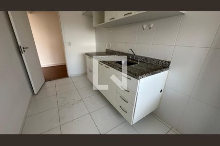 Cozinha de apartamento para alugar com 3 quartos, 71m² em Jardim Tupanci, Barueri