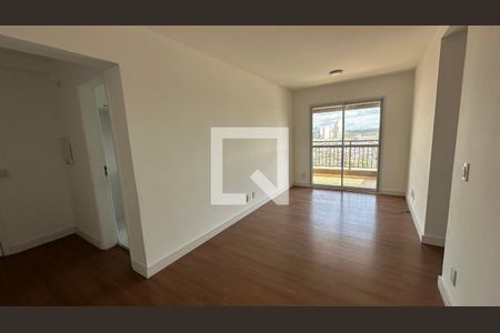 Sala de apartamento para alugar com 3 quartos, 71m² em Jardim Tupanci, Barueri