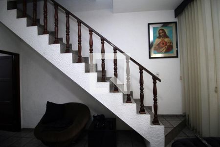 Escada de casa à venda com 4 quartos, 190m² em Penha Circular, Rio de Janeiro