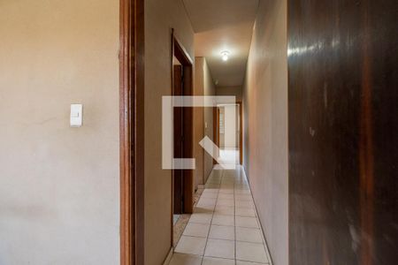 Corredor dos quartos de casa para alugar com 3 quartos, 125m² em Jardim Iva, São Paulo