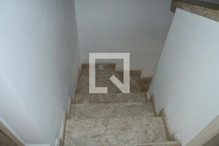 Escada de casa de condomínio para alugar com 3 quartos, 110m² em Jardim Passargada I, Cotia