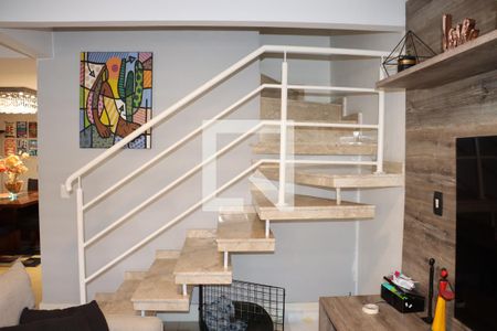 Escada de casa de condomínio para alugar com 3 quartos, 110m² em Jardim Passargada I, Cotia