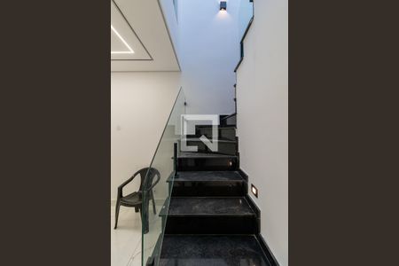 Escada de casa à venda com 2 quartos, 85m² em Vila Granada, São Paulo