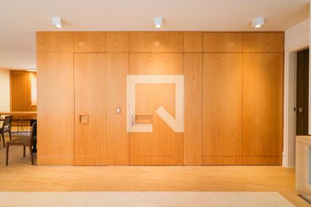 Sala de apartamento à venda com 3 quartos, 240m² em Jardim Europa, São Paulo