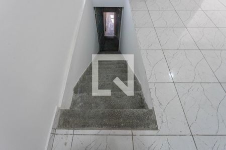 Escada de entrada de kitnet/studio para alugar com 1 quarto, 22m² em Serraria, Diadema