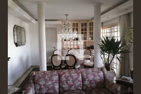 Casa à venda com 4 quartos, 242m² em Vila Suzana, São Paulo