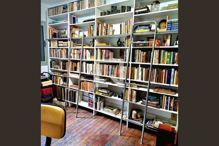 Casa à venda com 4 quartos, 362m² em Parque Maria Domitila, São Paulo