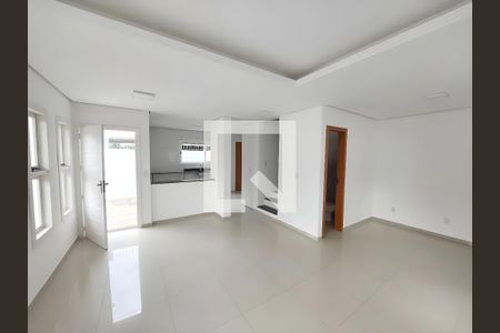 Casa para alugar com 2 quartos, 75m² em Estrela do Oriente, Belo Horizonte