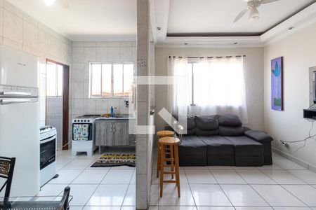 Sala de casa de condomínio para alugar com 1 quarto, 60m² em Maracanã, Praia Grande