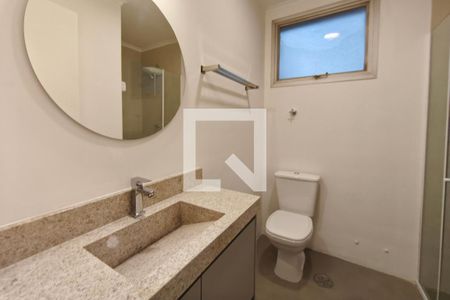 Banheiro de apartamento à venda com 1 quarto, 57m² em Centro, Campinas