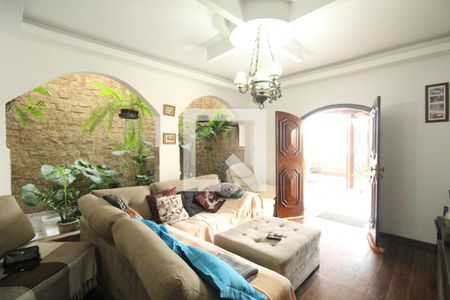 Sala 1 de casa para alugar com 6 quartos, 599m² em Pechincha, Rio de Janeiro