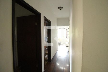 Sala 1 - Corredor de casa para alugar com 6 quartos, 599m² em Pechincha, Rio de Janeiro