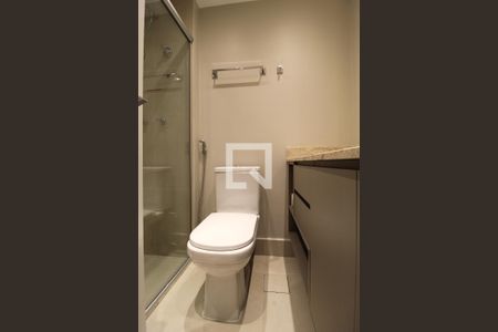 Banheiro de kitnet/studio para alugar com 1 quarto, 32m² em Indianópolis, São Paulo