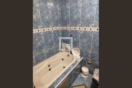 Banheiro de casa à venda com 3 quartos, 320m² em Quitaúna, Osasco