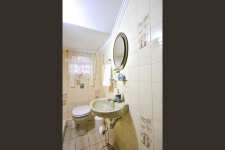 Lavabo de casa para alugar com 3 quartos, 137m² em Jardim Cláudia, São Paulo