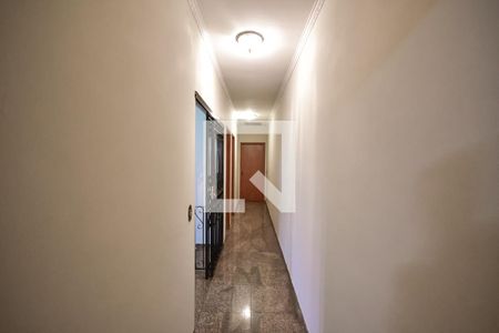 Corredor de casa para alugar com 3 quartos, 137m² em Jardim Cláudia, São Paulo