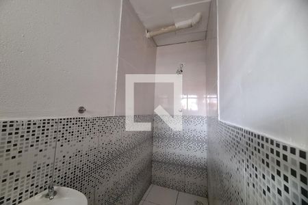Banheiro de casa para alugar com 1 quarto, 30m² em Jardim Ana Rosa, São Paulo