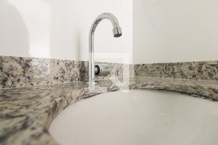 Banheiro  de apartamento para alugar com 1 quarto, 35m² em Vila Antonina, São Paulo