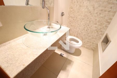 Lavabo de casa de condomínio para alugar com 4 quartos, 350m² em Jardim das Palmeiras, Uberlândia