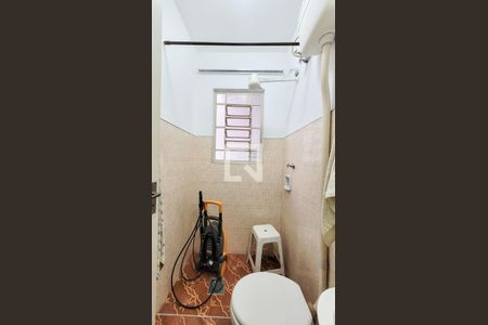 Banheiro de serviço de casa à venda com 4 quartos, 176m² em  santa Odila, Campinas