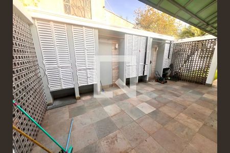 Área de Serviço de casa para alugar com 5 quartos, 1600m² em Jardim Karaíba, Uberlândia