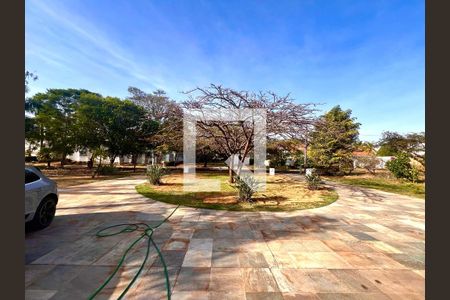 Área Externa de casa para alugar com 5 quartos, 1600m² em Jardim Karaíba, Uberlândia