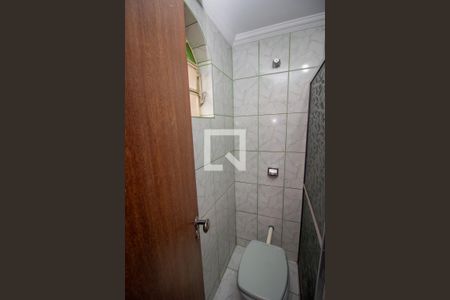 Banheiro da Suíte Casa 1 de casa à venda com 7 quartos, 576m² em Tropical, Contagem