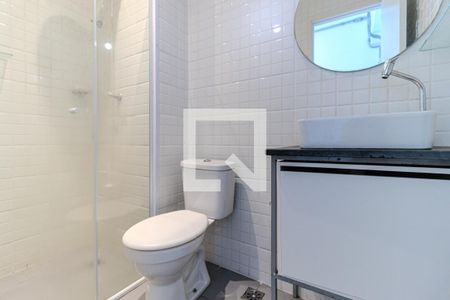 Banheiro de kitnet/studio para alugar com 1 quarto, 22m² em República, São Paulo