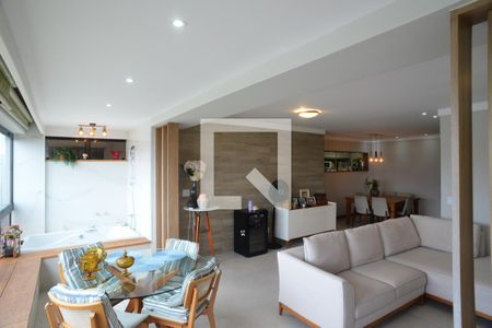 Sala de TV de apartamento à venda com 2 quartos, 145m² em Barra da Tijuca, Rio de Janeiro