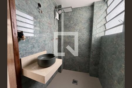 Banheiro de kitnet/studio para alugar com 1 quarto, 26m² em Vila Prudente, São Paulo