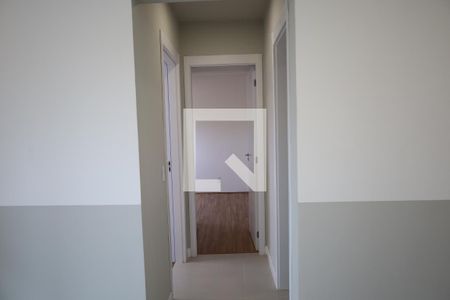 Corredor de apartamento para alugar com 2 quartos, 45m² em Jardim Santo Antoninho, São Paulo