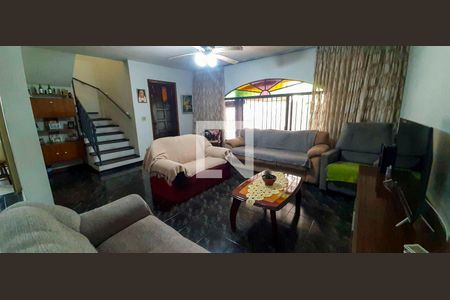 Sala de TV de casa para alugar com 4 quartos, 191m² em Vila Osasco, Osasco